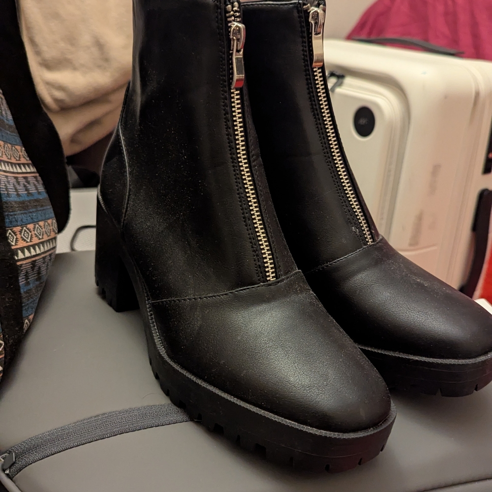 RAID Black Ankle Boots Front Zip NWOT